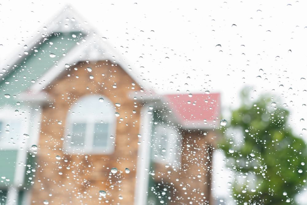 外壁塗装・屋根塗装は雨の日でもできる？雨の影響について詳しく紹介