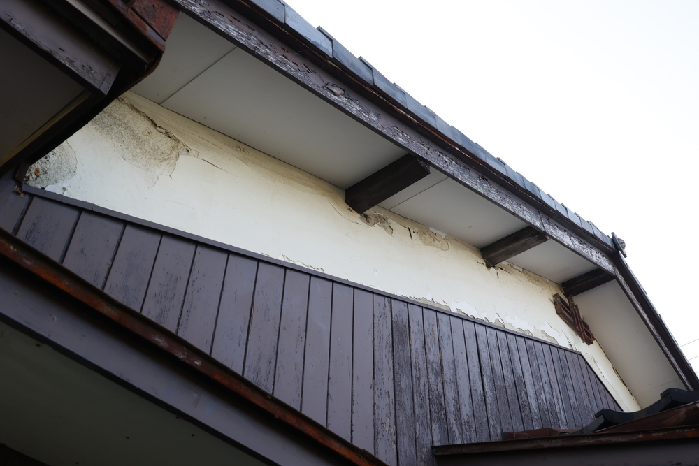 外壁塗装・屋根塗装が剥がれた場合は修理が必要？放置するとどうなる？