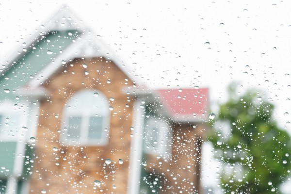 外壁塗装・屋根塗装は雨の日でもできる？雨の影響について詳しく紹介サムネイル